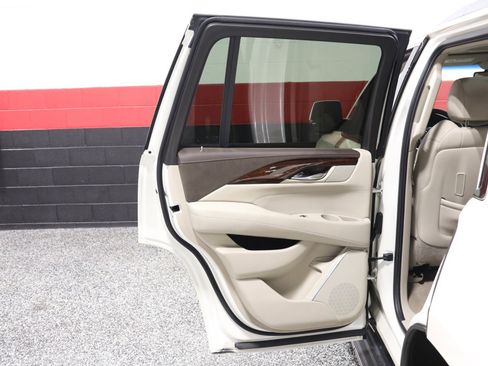 Used 2015 Cadillac Escalade Luxury AWD/4WD image 39
