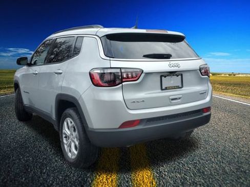 Certified 2024 Jeep Compass Latitude image 25