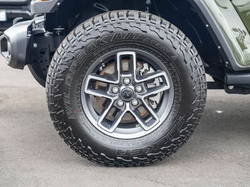 Used 2021 Jeep Gladiator Sport image 9