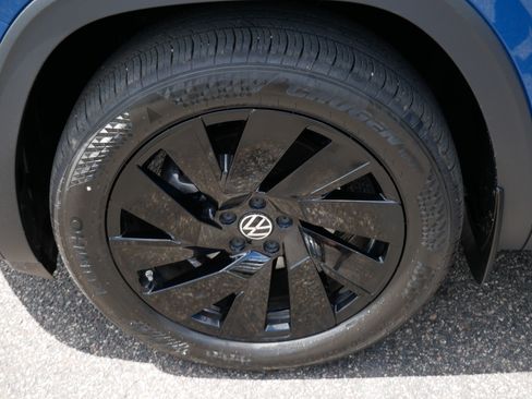 Certified 2025 Volkswagen Atlas Cross Sport SE AWD/4WD image 15