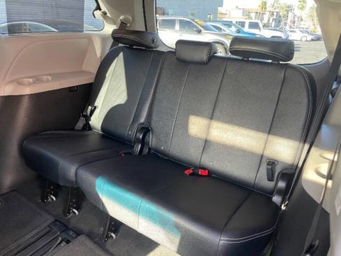 Used 2015 Toyota Sienna SE Premium FWD image 13