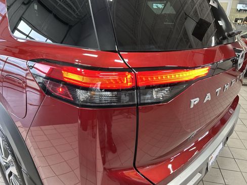 Certified 2024 Nissan Pathfinder SL image 38