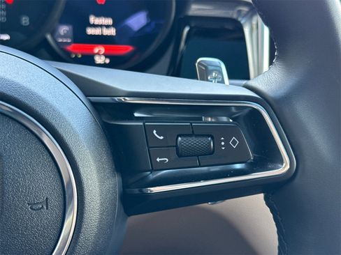 Used 2025 Porsche Macan image 28