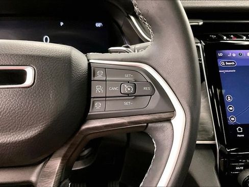 Used 2023 Jeep Grand Cherokee Limited AWD/4WD image 28