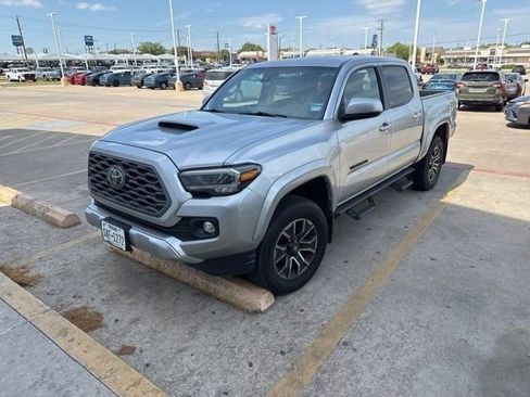 Used 2023 Toyota Tacoma TRD Sport image 3