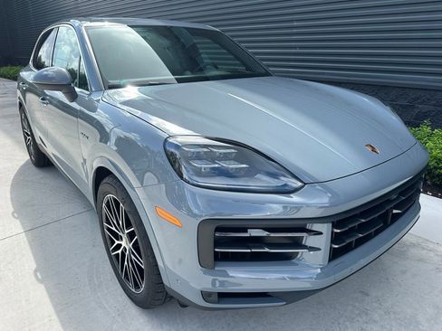 Used 2025 Porsche Cayenne S image 10