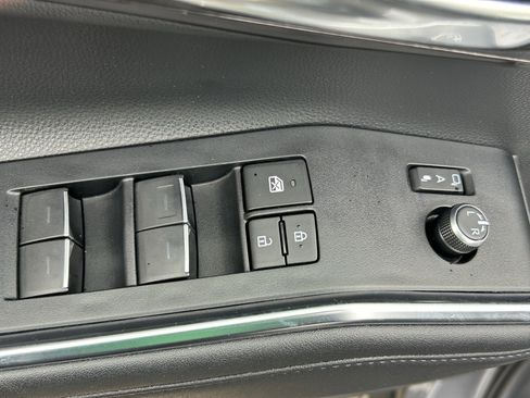 Used 2023 Toyota Highlander Platinum image 14