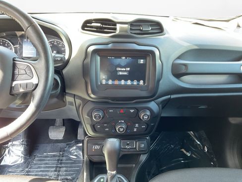 Used 2019 Jeep Renegade Latitude w/ Cold Weather Group image 11