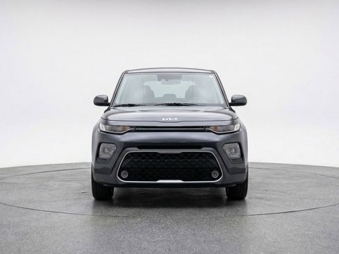 Used 2025 Kia Soul LX w/ LX Technology Package FWD image 2