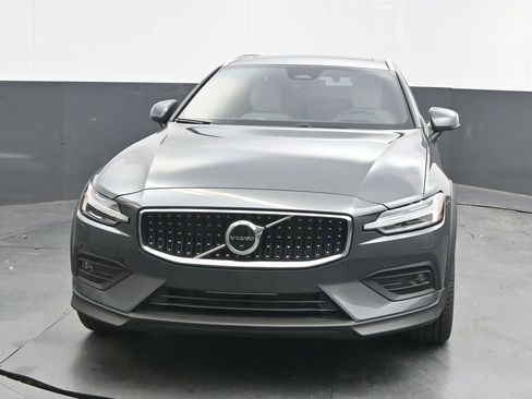 New 2026 Volvo V60 B5 Cross Country Ultra w/ Protection Package Premier AWD/4WD image 10