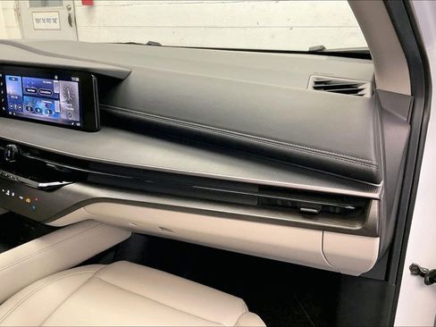 Certified 2025 Nissan Murano SV image 15