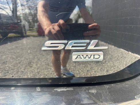 Used 2018 Ford Edge SEL w/ Equipment Group 201A image 13