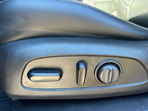 Used 2019 GMC Acadia SLT image 11