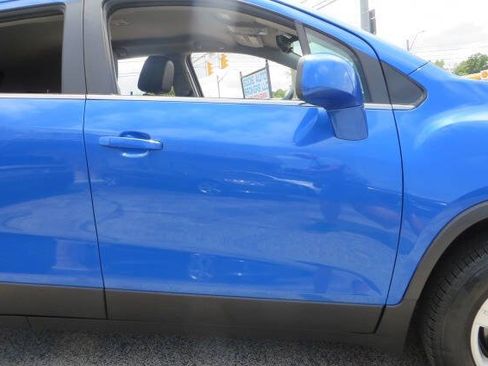 Used 2016 Chevrolet Trax LT w/ LT Convenience Package AWD/4WD image 35