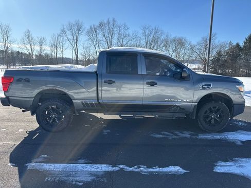 Used 2017 Nissan Titan SV image 30