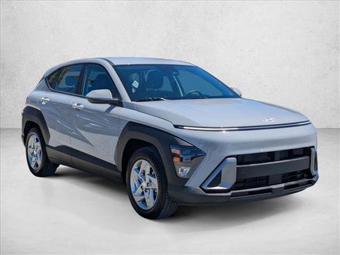 Certified 2025 Hyundai Kona SE FWD image 3