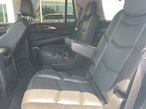 Used 2019 Cadillac Escalade Premium Luxury RWD image 7