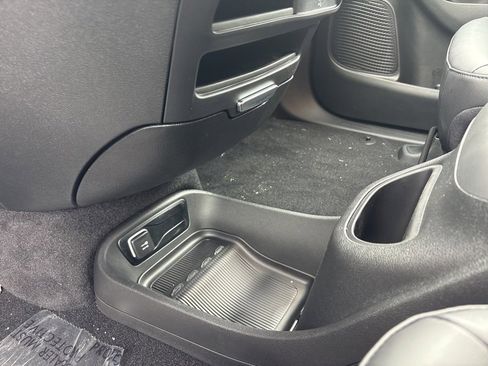 New 2026 Chrysler Pacifica Select w/ S Appearance Package image 32