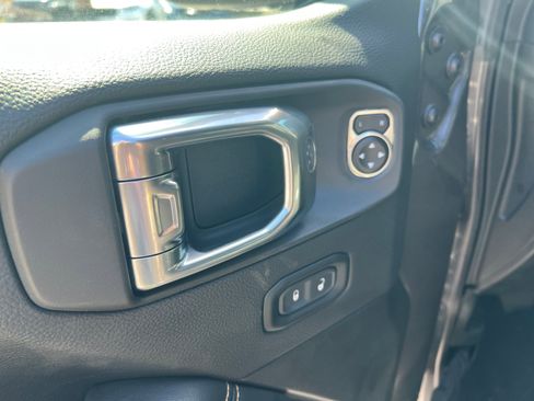 Used 2025 Jeep Wrangler Sahara w/ Safety Group image 11