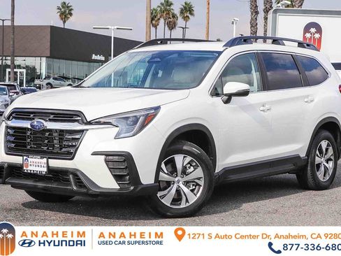 Used 2023 Subaru Ascent Premium w/ Convenience Package image 1