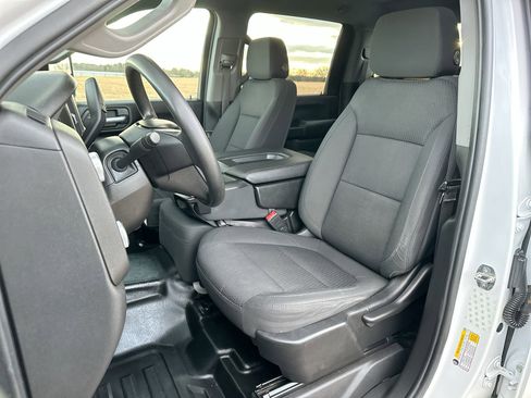 Used 2023 GMC Sierra 3500 Pro w/ Convenience Package image 11