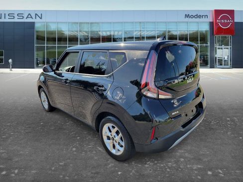 Used 2023 Kia Soul LX w/ LX Technology Package FWD image 7