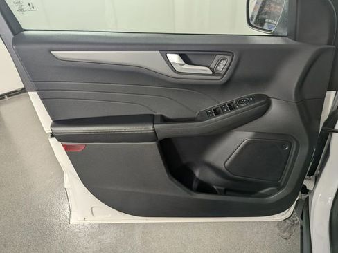 Used 2023 Ford Escape SE image 9