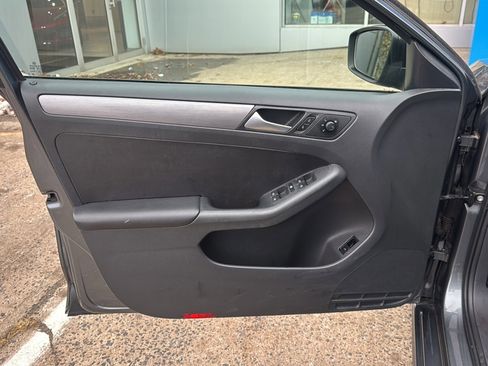 Used 2016 Volkswagen Jetta Sport image 14