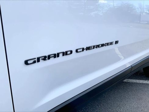 Used 2023 Jeep Grand Cherokee L Laredo image 31