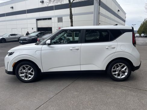 Used 2023 Kia Soul LX w/ LX Technology Package image 6