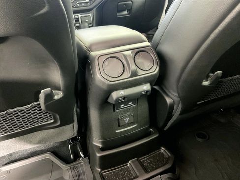 Used 2024 Jeep Wrangler Unlimited Sahara w/ Technology Group AWD/4WD image 10