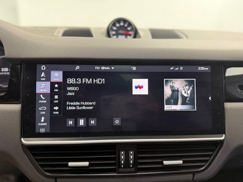 Used 2019 Porsche Cayenne S w/ Premium Plus Package AWD/4WD image 73