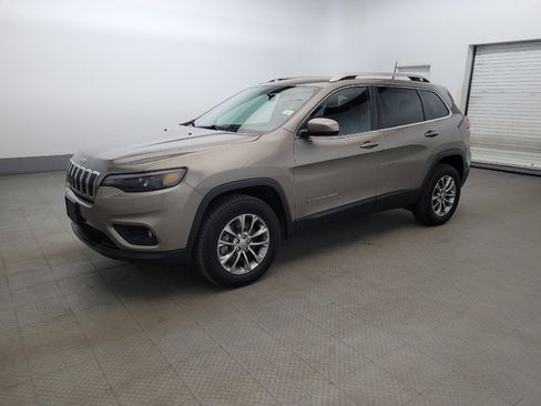 Used 2019 Jeep Cherokee Latitude Plus w/ Cold Weather Group image 2
