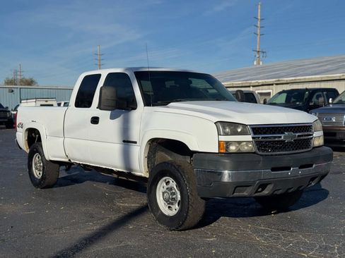 Used 2006 Chevrolet Silverado 2500 LT w/ Skid Plate Package image 3