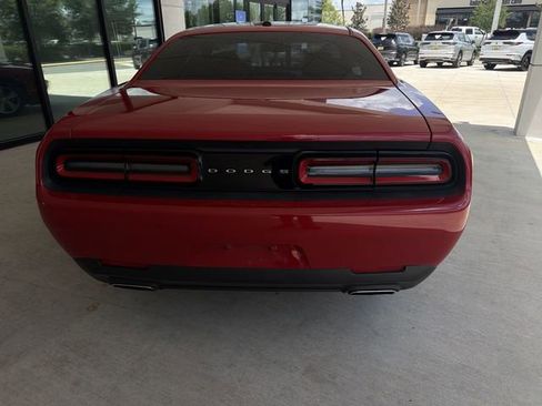 Used 2016 Dodge Challenger SXT RWD image 13