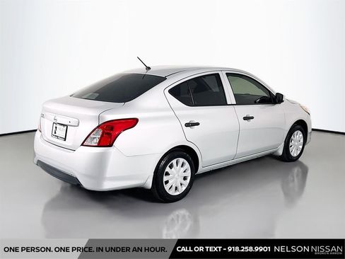 Used 2016 Nissan Versa S FWD image 5
