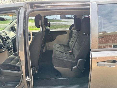 Used 2015 Dodge Grand Caravan SE image 12