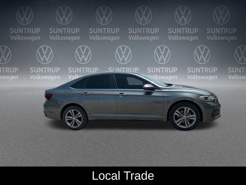 Used 2024 Volkswagen Jetta SE FWD image 4