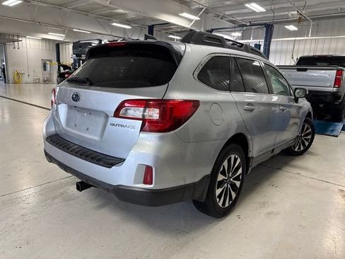 Used 2016 Subaru Outback 2.5i Limited AWD/4WD image 12