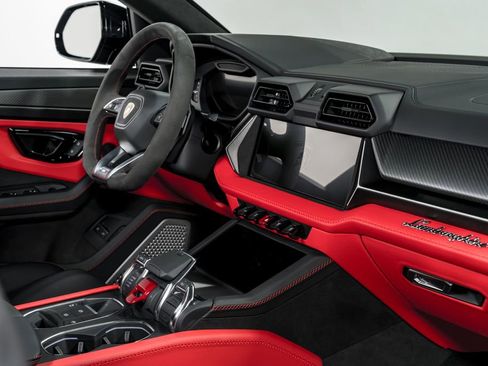 Used 2025 Lamborghini Urus SE image 39