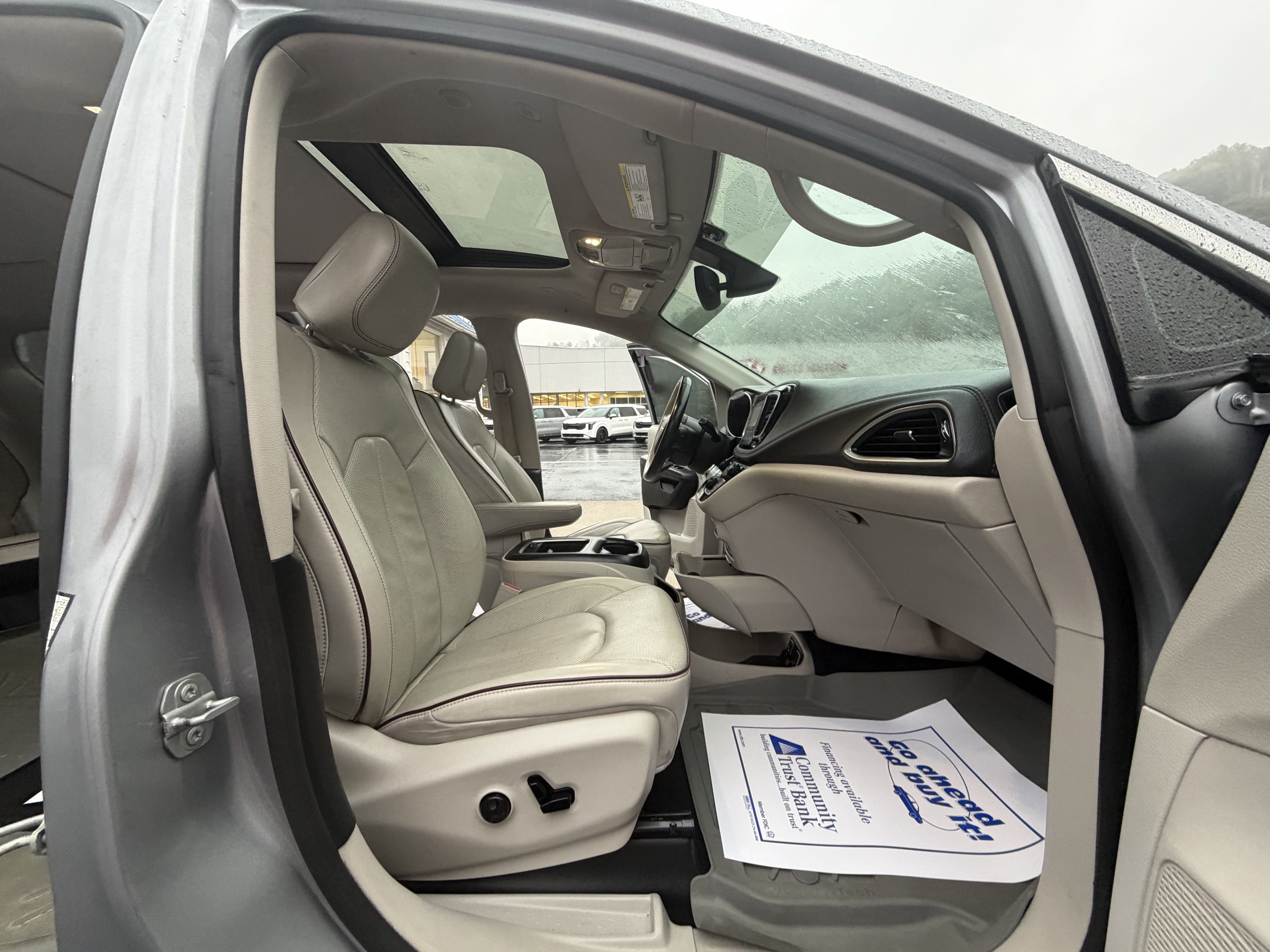Used 2020 Chrysler Pacifica Limited FWD image 18