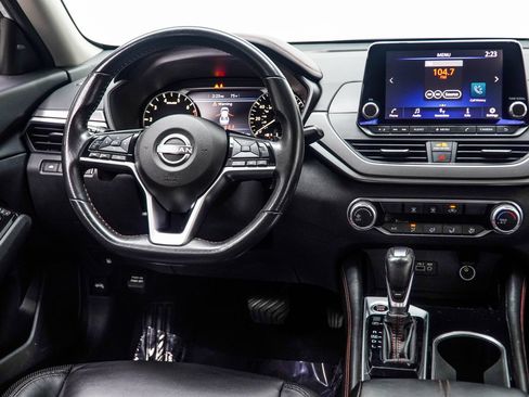 Used 2024 Nissan Altima 2.5 SR FWD image 17