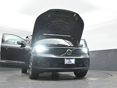 Used 2025 Volvo XC40 B5 Plus AWD/4WD image 53
