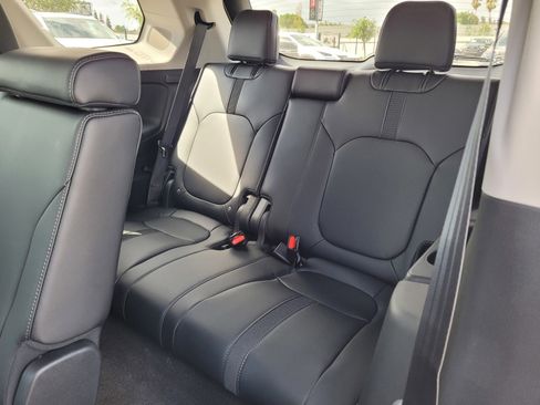 New 2025 Honda Pilot Touring image 7