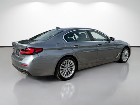 Used 2021 BMW 530i RWD image 3