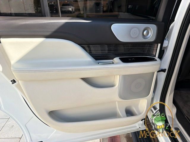 Used 2021 Lincoln Navigator L Black Label w/ Special Edition Package AWD/4WD image 25