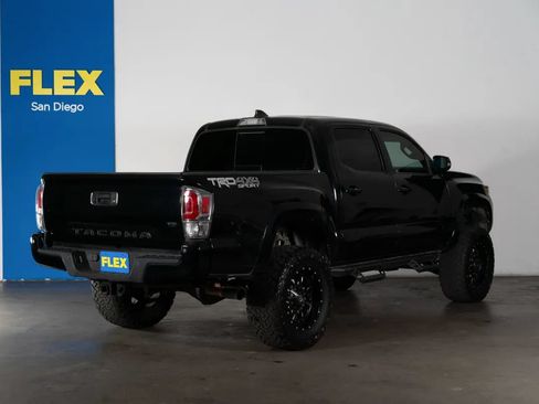 Used 2020 Toyota Tacoma TRD Sport w/ Technology Package AWD/4WD image 5