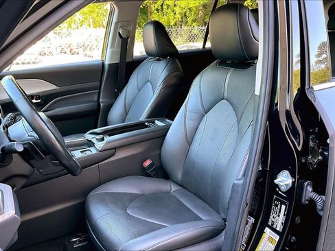 Used 2024 Toyota Grand Highlander Platinum image 8