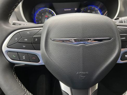 Used 2025 Chrysler Pacifica Select FWD image 14