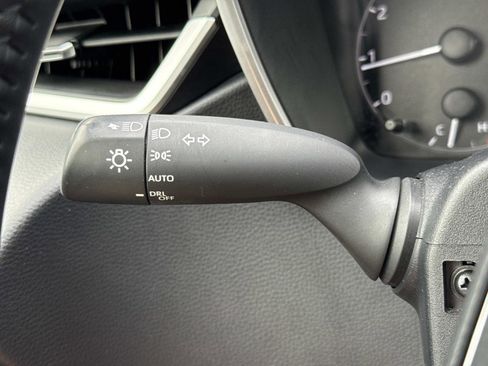 Used 2023 Toyota Corolla SE w/ SE Premium Package image 10